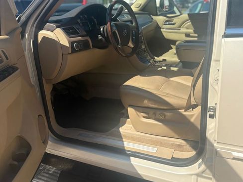 Used 2013 Cadillac Escalade ESV Premium image 44