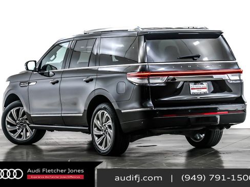 Used 2024 Lincoln Navigator Reserve image 12