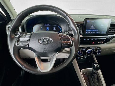 Used 2024 Hyundai Venue SEL FWD image 10