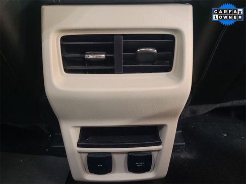 Used 2020 Ford Edge Titanium image 21