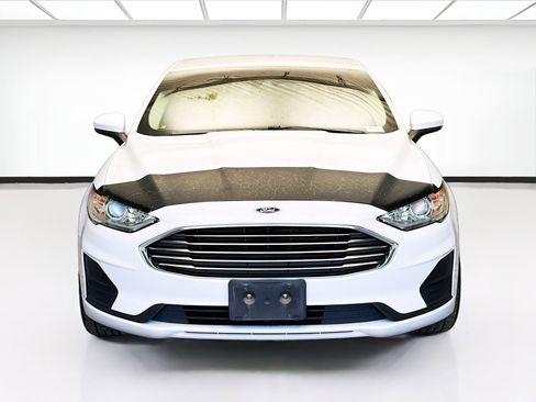 Used 2020 Ford Fusion SE image 2
