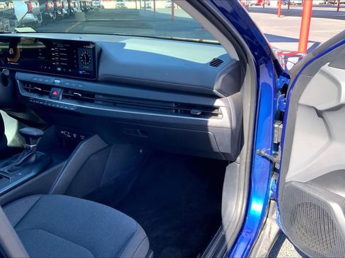 Used 2025 Kia K4 LXS image 19