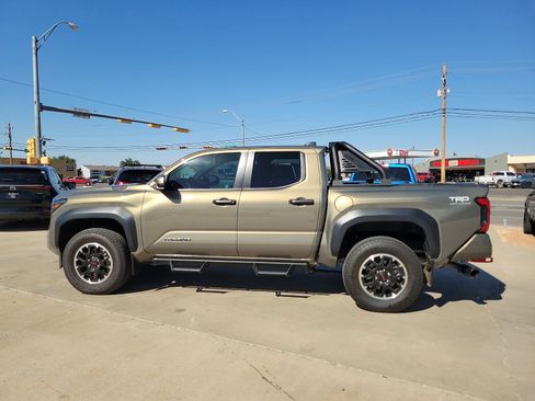 Used 2024 Toyota Tacoma TRD Off-Road AWD/4WD image 4