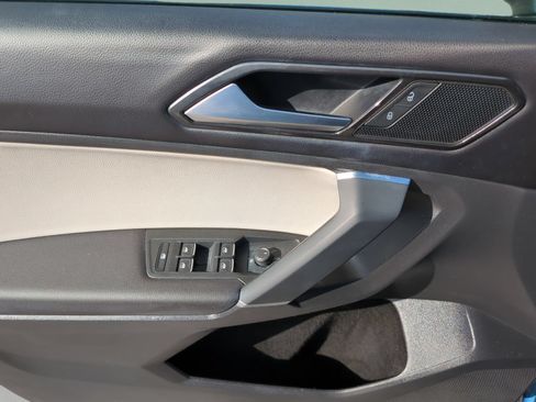 Used 2018 Volkswagen Tiguan SEL FWD image 17