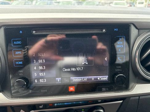 Used 2017 Toyota Tacoma Limited w/ Tow Package AWD/4WD image 13