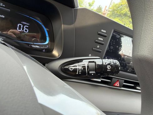New 2026 Hyundai Elantra SE FWD image 32