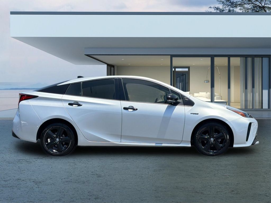 Used 2022 Toyota Prius FWD image 3
