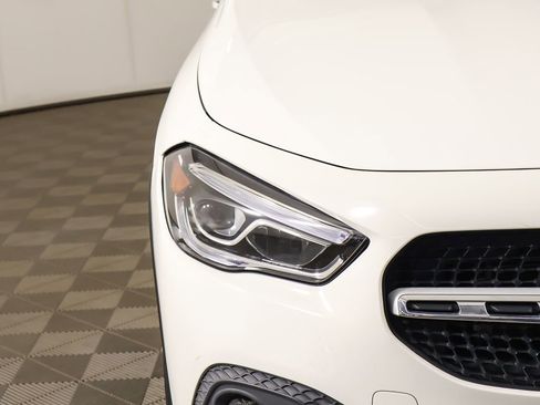 Used 2022 Mercedes-Benz GLA 250 4MATIC w/ Premium Package image 12