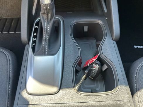 Used 2025 Nissan Frontier SV image 32