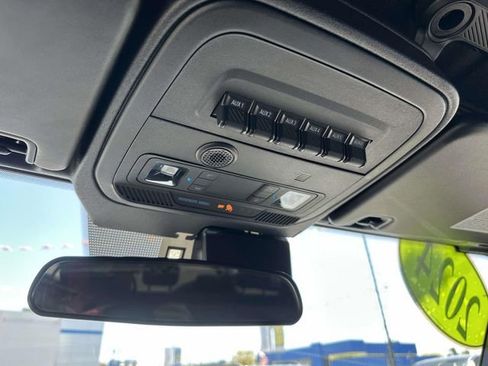 Used 2024 Ford Bronco Badlands AWD/4WD image 32