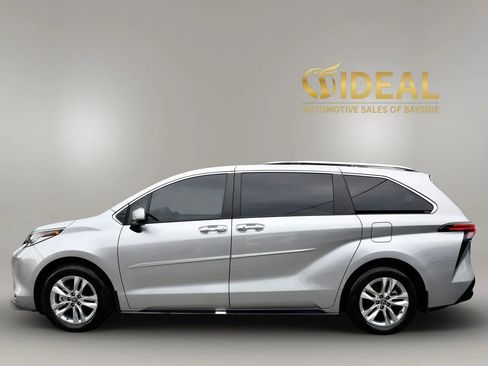 Used 2024 Toyota Sienna Limited image 4