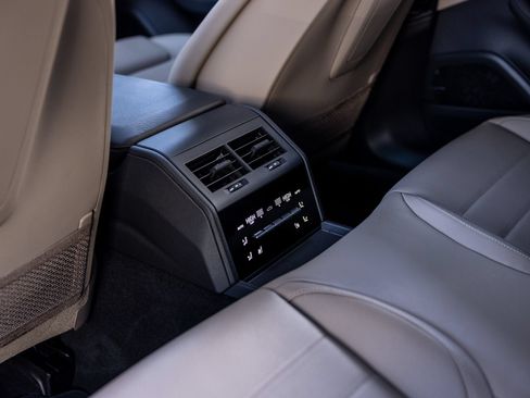 Certified 2025 Porsche Panamera image 44