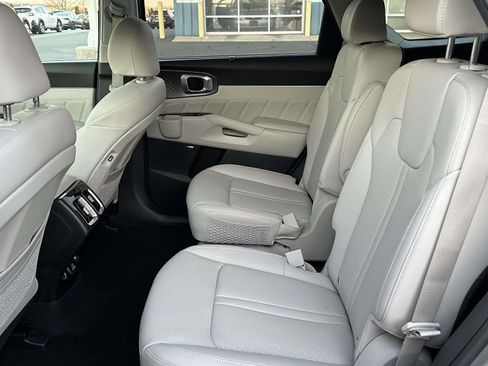 Used 2024 Kia Sorento SX Prestige image 12