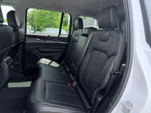 Certified 2023 Jeep Grand Cherokee Limited w/ Luxury Tech Group II AWD/4WD image 20