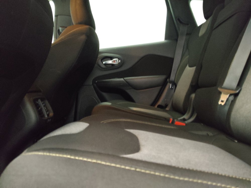 Used 2014 Jeep Cherokee Latitude FWD image 18
