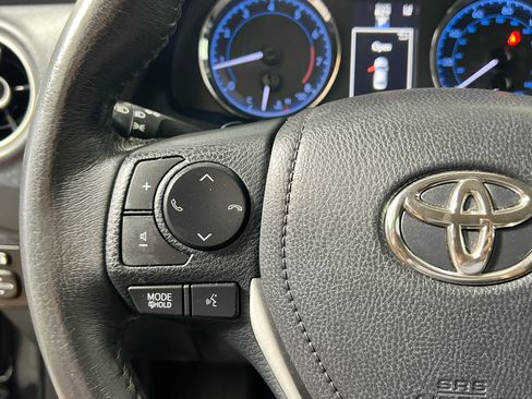 Used 2017 Toyota Corolla XSE image 18