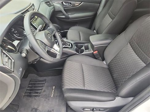 Used 2019 Nissan Rogue SV image 18