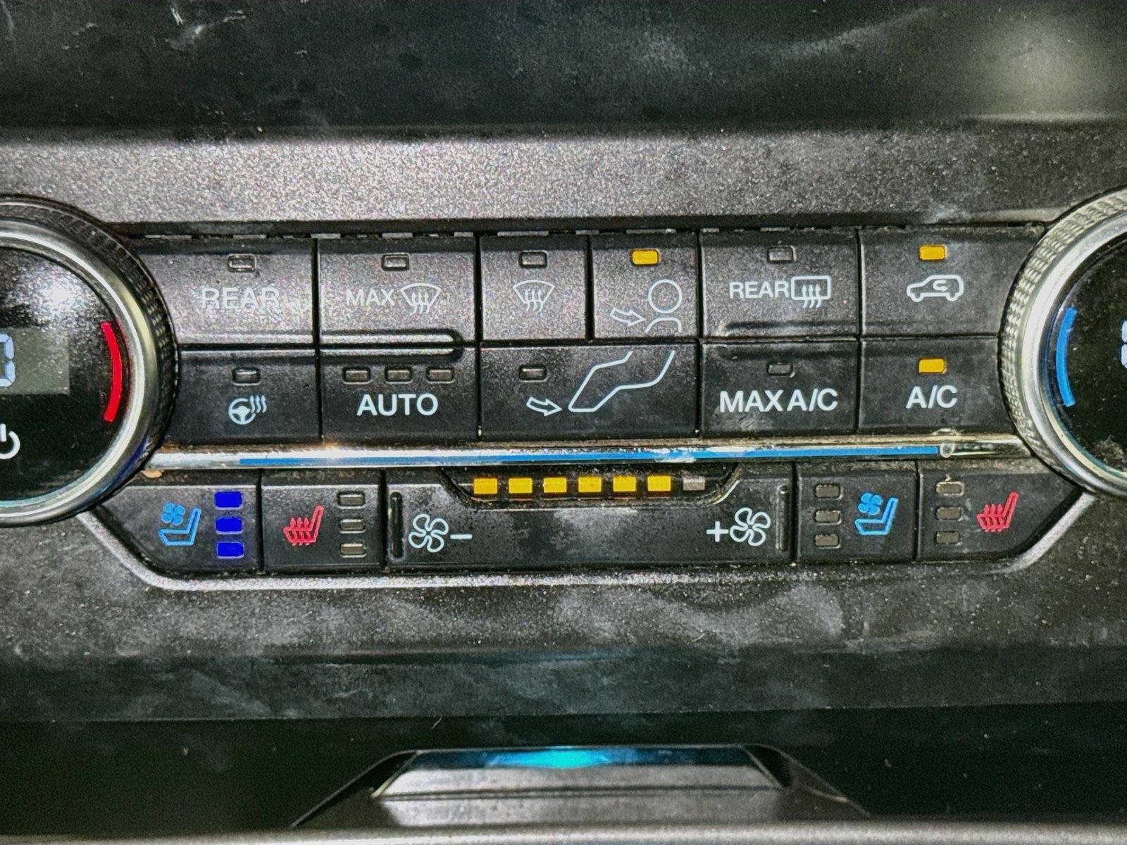 Used 2019 Ford Expedition Max XLT w/ Equipment Group 202A AWD/4WD image 18