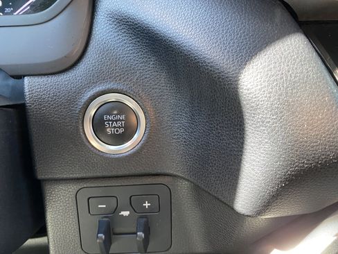 Used 2016 Toyota Highlander LE FWD image 27