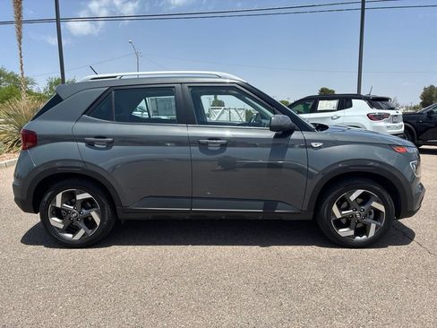 Used 2025 Hyundai Venue SEL FWD image 6