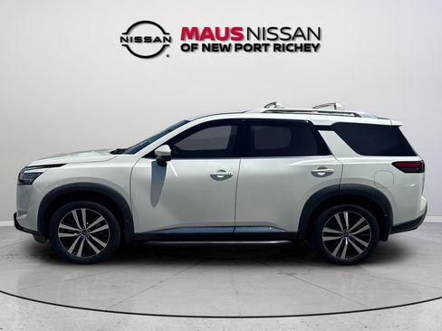 Certified 2023 Nissan Pathfinder Platinum w/ Lighting Package (N93) AWD/4WD image 4