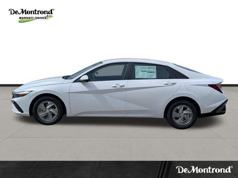 New 2026 Hyundai Elantra SE FWD image 8