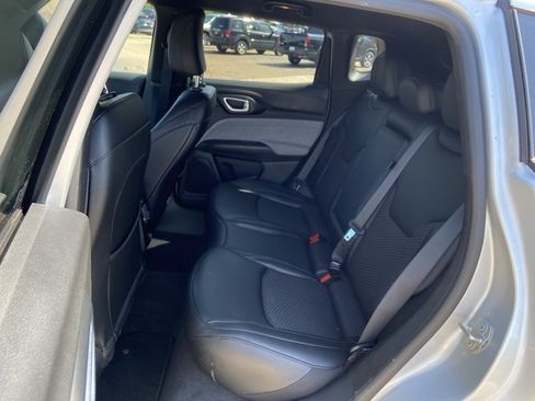 Used 2024 Jeep Compass Latitude AWD/4WD image 16