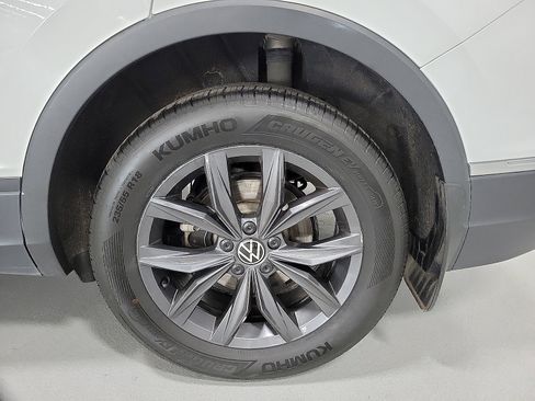 Used 2024 Volkswagen Tiguan SE AWD/4WD image 20