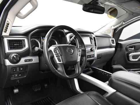Used 2019 Nissan Titan PRO-4X w/ Pro-4x Convenience Package AWD/4WD image 15