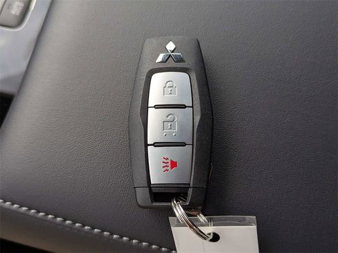 New 2026 Mitsubishi Outlander ES image 28