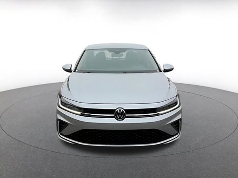 Used 2025 Volkswagen Jetta SE image 4