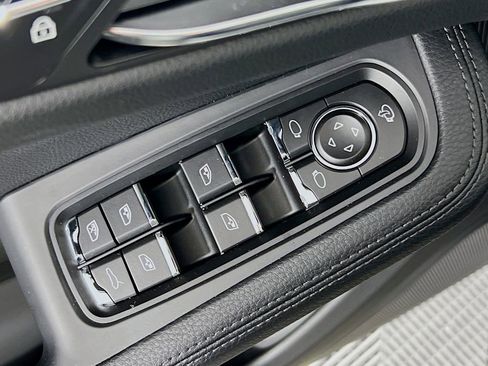 New 2026 Porsche Macan Base image 20