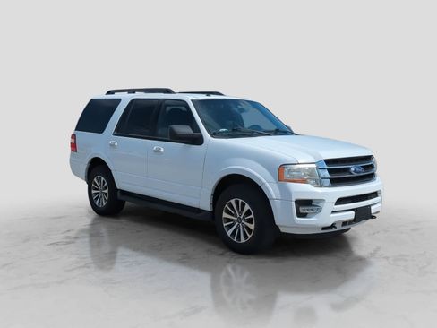 Used 2017 Ford Expedition XLT AWD/4WD image 2