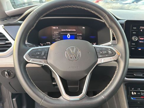 Used 2025 Volkswagen Taos SE AWD/4WD image 19