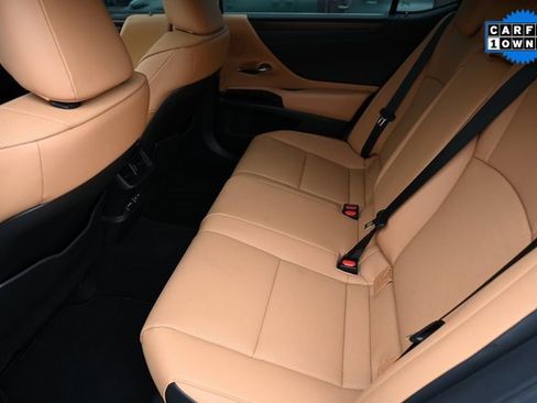 Used 2025 Lexus ES 300h w/ Premium Package image 9