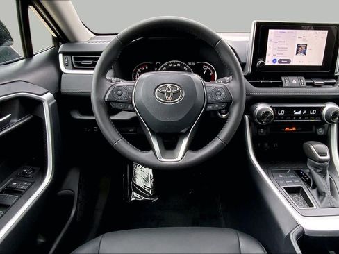 Used 2025 Toyota RAV4 XLE Premium FWD image 6