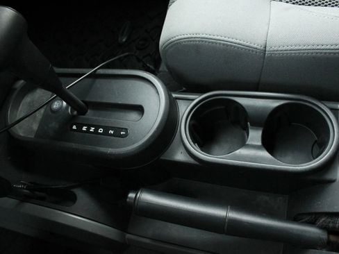 Used 2007 Jeep Wrangler Unlimited Sahara w/ Dual Top Group image 20