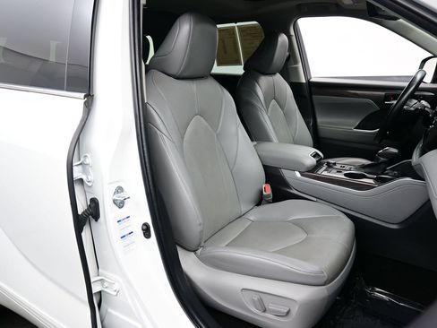 Used 2022 Toyota Highlander Limited AWD/4WD image 15