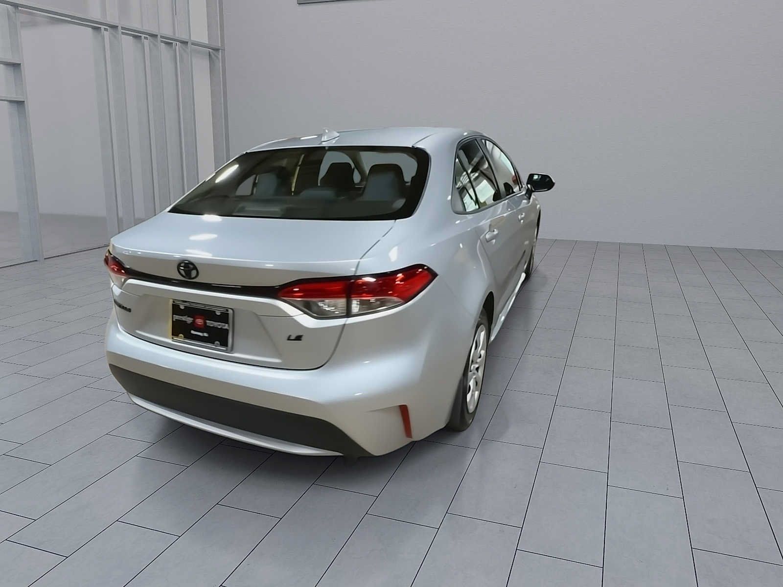 Used 2021 Toyota Corolla LE w/ Carpet Mat Package (TMS) FWD image 8