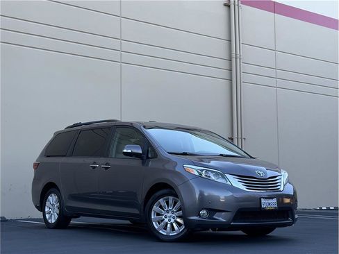 Used 2015 Toyota Sienna Limited Premium image 30