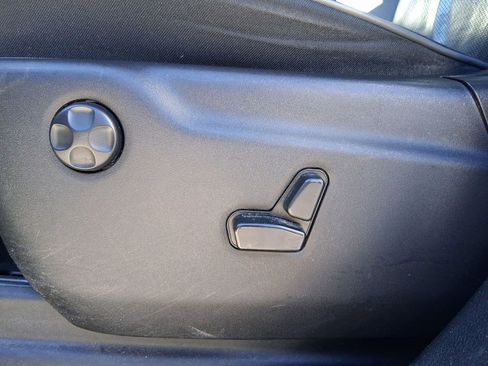 Used 2019 Jeep Grand Cherokee Overland image 12