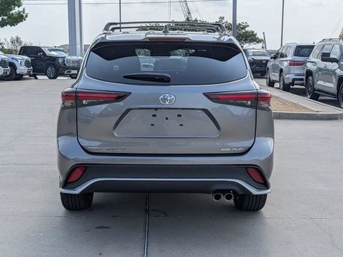 Certified 2026 Toyota Highlander XSE image 7