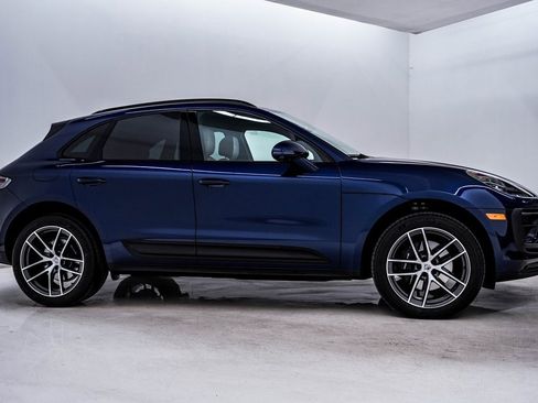 Certified 2025 Porsche Macan image 9