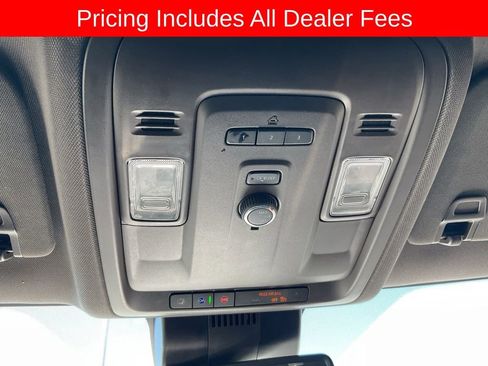 Used 2024 GMC Yukon SLT RWD image 22