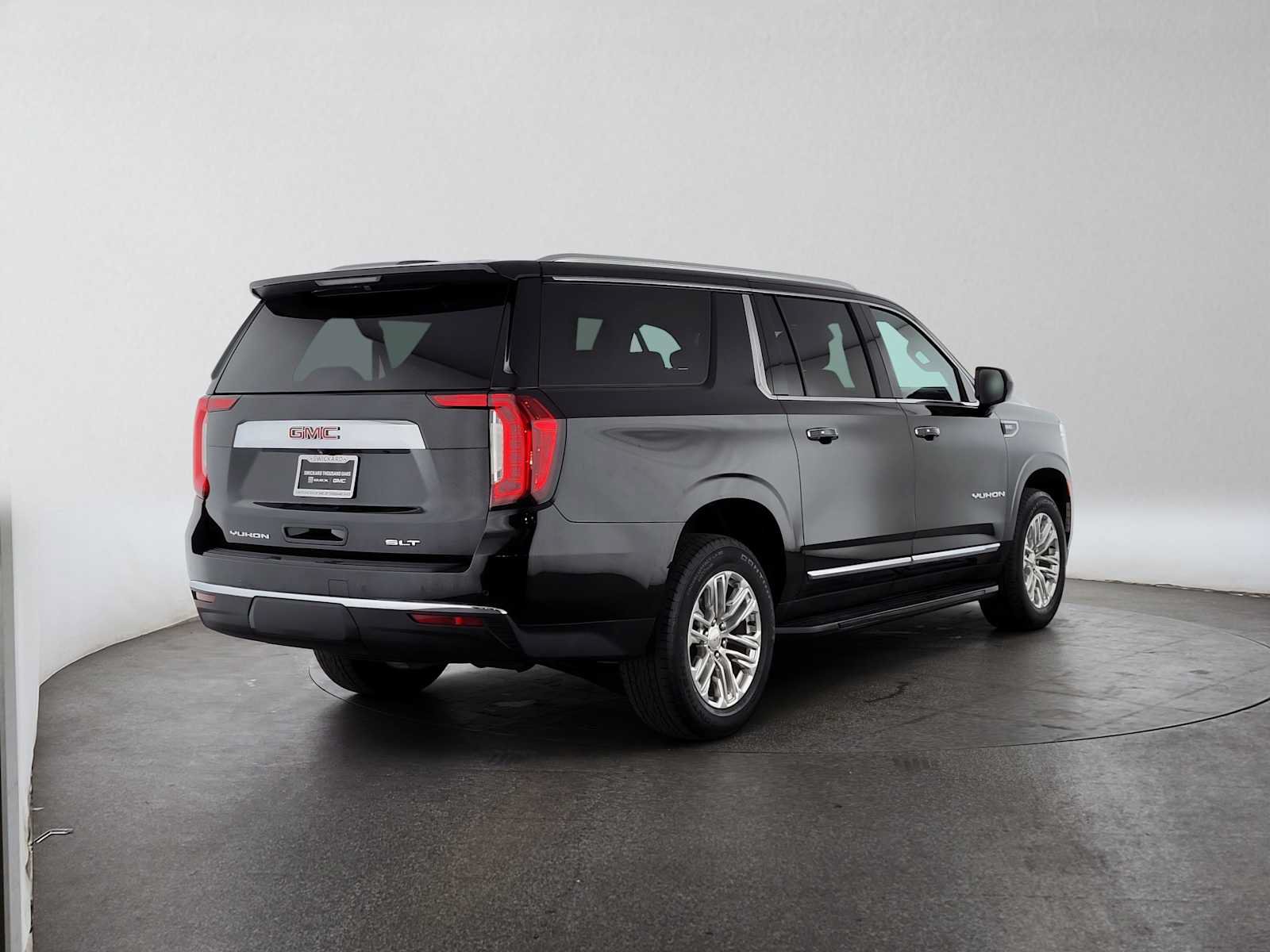 Used 2023 GMC Yukon XL SLT RWD image 3