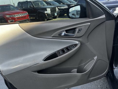 Used 2018 Chevrolet Malibu LT image 25