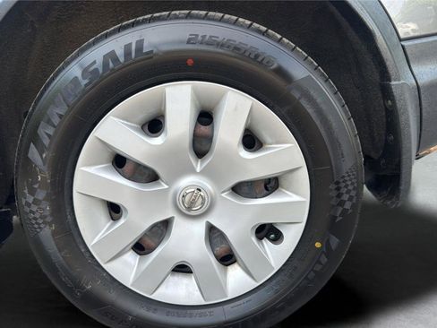 Used 2019 Nissan Rogue Sport S image 25