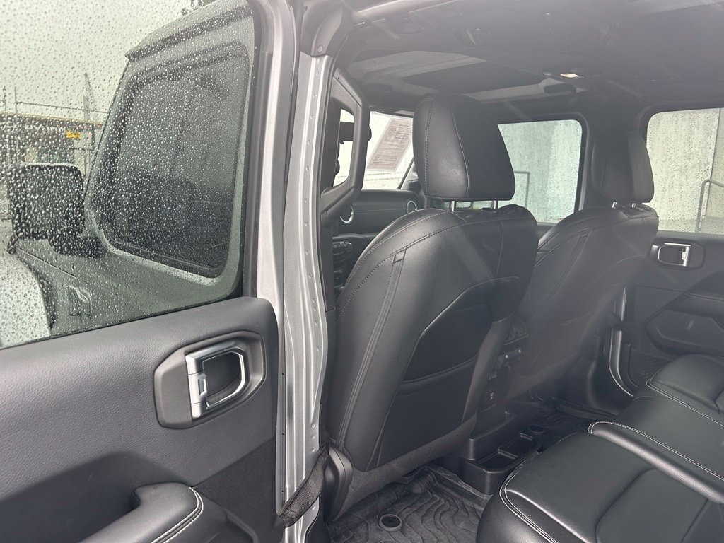 Used 2018 Jeep Wrangler Unlimited Sahara w/ Cold Weather Group AWD/4WD image 11