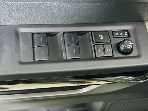 Used 2024 Toyota Tundra Limited image 18