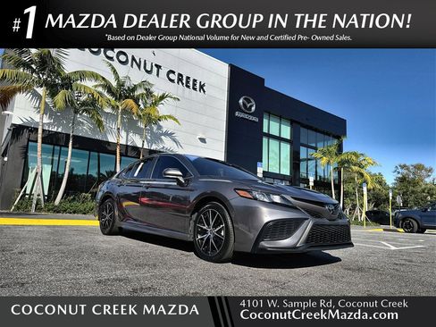 Used 2023 Toyota Camry SE image 1